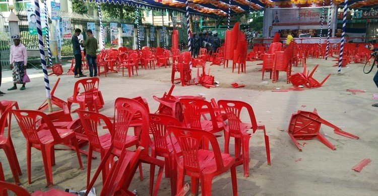 মঞ্চে বসা নিয়ে দুই গ্রুপের সংঘর্ষ, কৃষক লীগের সমাবেশ পণ্ড
