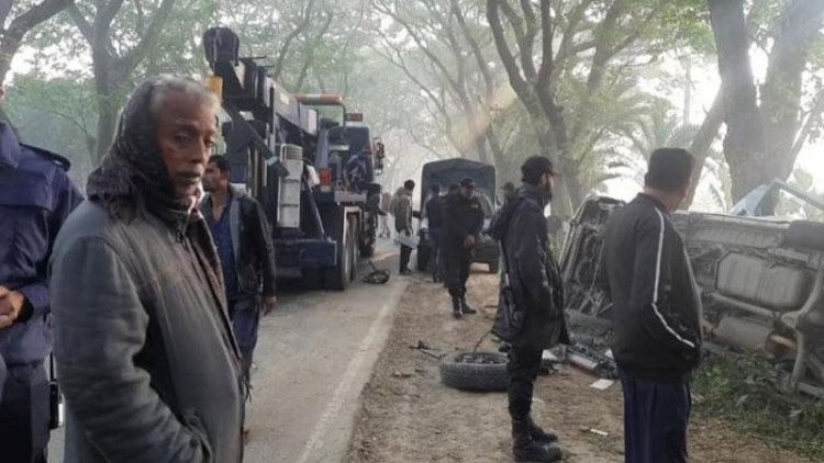 মাগুরায় সড়কে প্রাণ গেল দুই র্যাব সদস্যসহ ৩ জনের