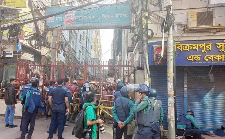 মিছিল নিয়ে নয়াপল্টনে প্রবেশের চেষ্টা; ধাওয়া পুলিশের