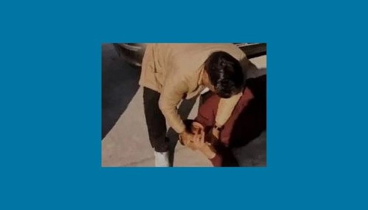 ঘুষের অর্থ গিলে খাওয়ার চেষ্টা পুলিশের