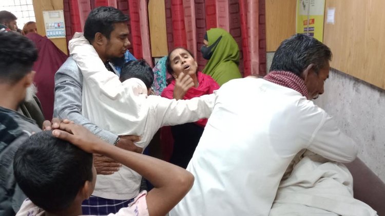 বিজয় দিবসের র্যালিতে দাঁড়িয়ে প্রাণ গেল স্কুলছাত্রীর