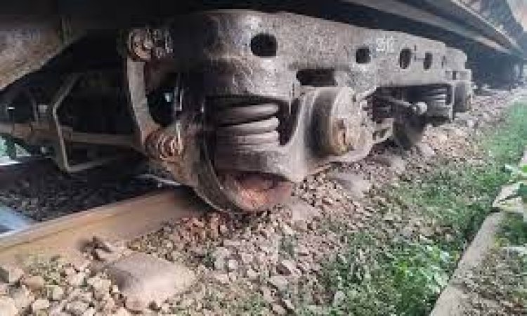 আড়াই ঘণ্টা পর ময়মনসিংহের ৪ রুটে ট্রেন চলাচল স্বাভাবিক