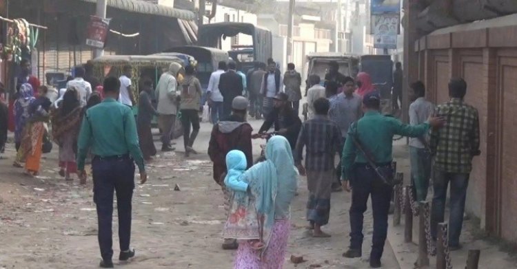 গাজীপুরে শ্রমিক নিহতের খবরে সড়ক অবরোধ