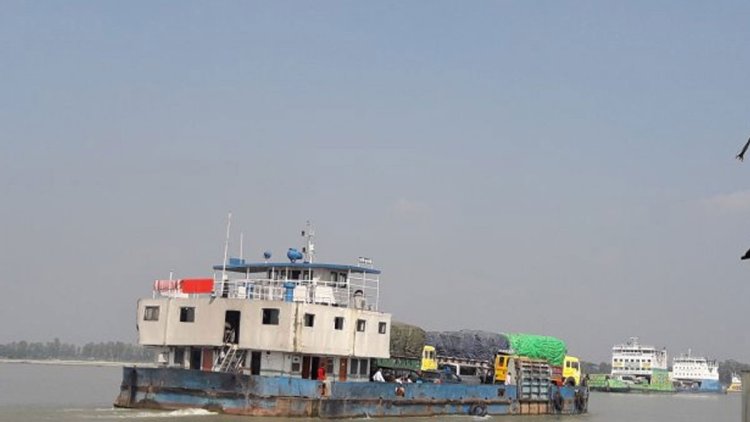 ৪ ঘণ্টা পর শরীয়তপুর-চাঁদপুর রুটে ফেরি চলাচল শুরু