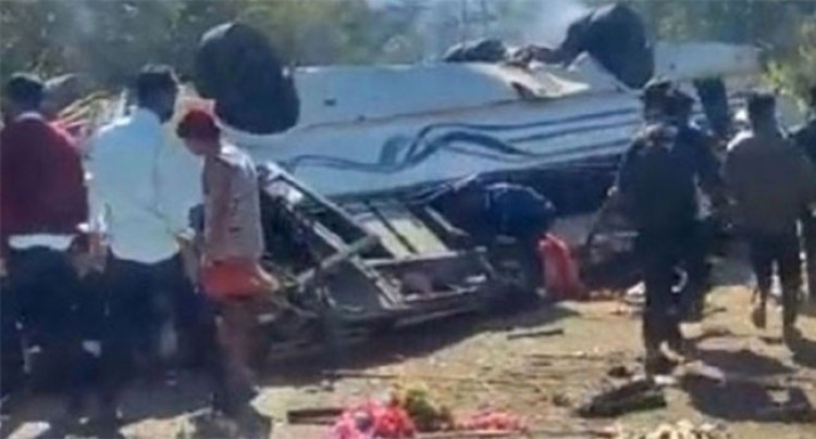 ভারতে ভয়াবহ দুর্ঘটনার কবলে স্কুলবাস, ১৫ শিক্ষার্থী নিহত