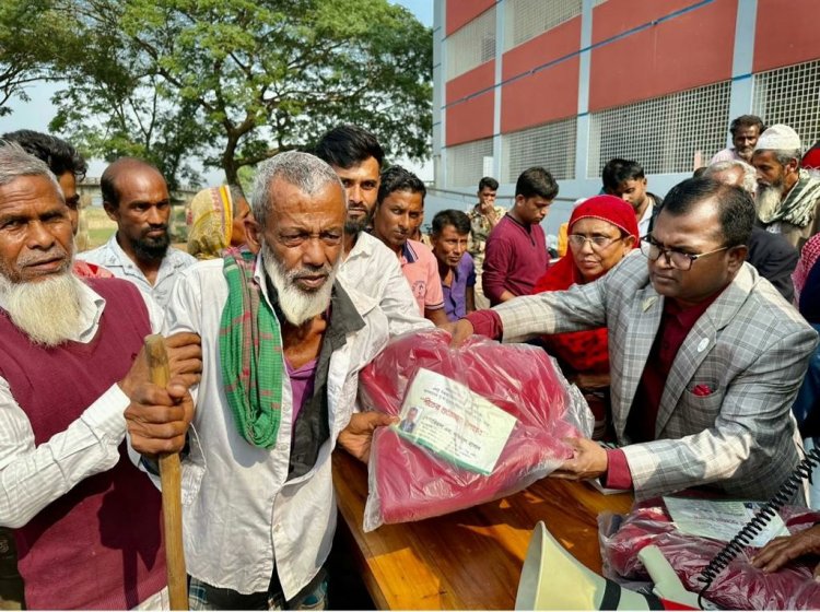 তারেক রহমানের নির্দেশে কেন্দুয়ায় বিএনপি নেতা নাজমুল হাসানের শীতবস্ত্র বিতরণ