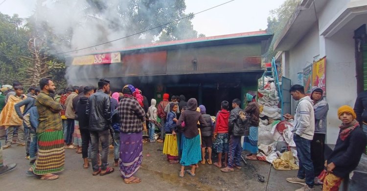 পাওনা টাকা চাওয়ায় দোকানে আগুন দেওয়ার অভিযোগ