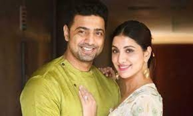 দেবের জন্মদিনে মধ্যরাতে শহরের রাস্তায় রুক্মিণ