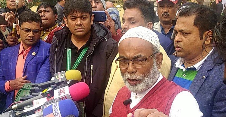 দুবারের চেষ্টায় ভোট, ইভিএম নিয়ে ক্ষোভ মোস্তফার