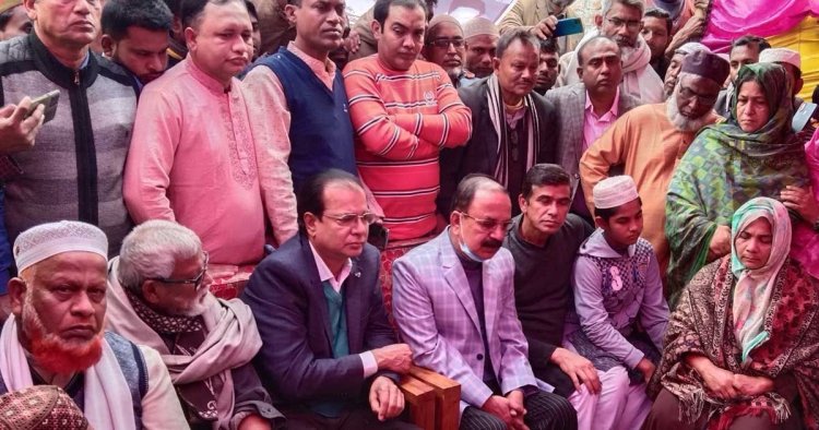 তথ্যমন্ত্রীকে ক্ষমা চাইতে বললেন গয়েশ্বর