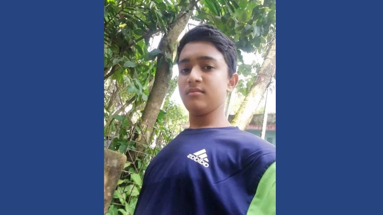 কাঁধে ব্যাগ নিয়ে বাসা থেকে বের হয় দ্বীপ, খুঁজছে পরিবার