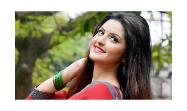 সংসার ভাঙনের মধ্যেই সুখবর দিলেন পরীমনি