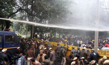 তরুণীকে গাড়ির নিচে হিঁচড়ে নিয়ে গেল একদল মদ্যপ যুবক