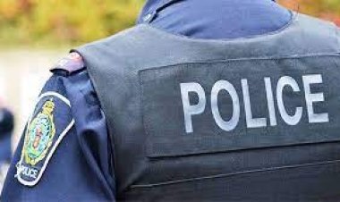 অবৈধ অস্ত্র সন্দেহে একটি পরিত্যক্ত বাড়ি ঘেরাও