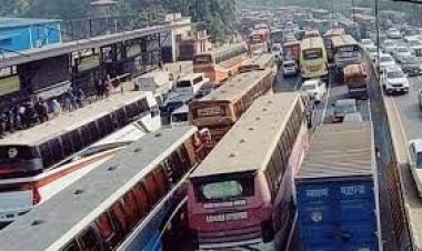 বিমানবন্দর সড়কে সকাল থেকে তীব্র যানজট, দুর্ভোগে যাত্রীরা