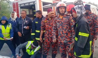 দাঁড়িয়ে থাকা ট্রাকের পেছনে এম্বুলেন্সের ধাক্কা, রোগীসহ নিহত ৬