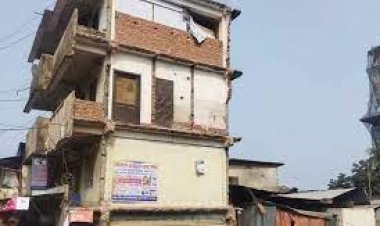  চট্টগ্রামে হেলে পড়েছে ৪তলা ভবন