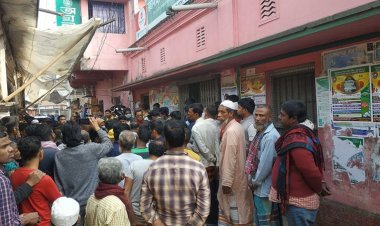  ব্যাংকের ভেতরে মিলল ২ আনসারের মরদেহ  