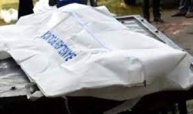 রাস্তায় পড়ে আছে চালকের লাশ