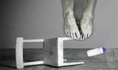 টেবিলে চিরকুট, হোস্টেলের কক্ষে ঝুলছে চিকিৎসকের লাশ