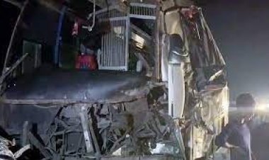  ওভারটেক করতে গিয়ে বিদ্যুতের খুঁটির সঙ্গে ধাক্কা, কলেজছাত্র নিহত