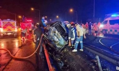 দুর্ঘটনার পর গাড়িতে আগুন ধরে শিশুসহ ১১ জনের মৃত্যু