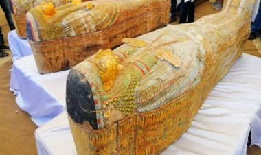 ৪ হাজার বছর পর মিলল সোনায় মোড়ানো মমি