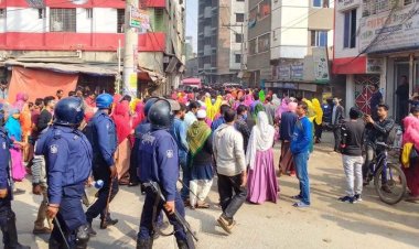 কালিয়াকৈরে পোশাক শ্রমিকদের বিক্ষোভ