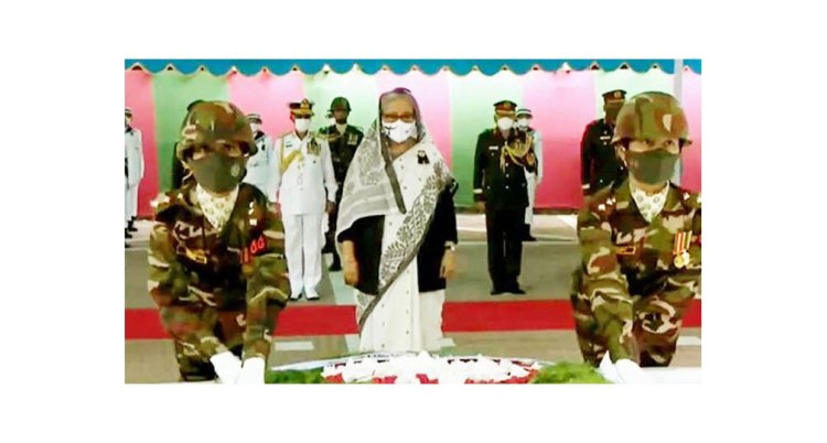 টুঙ্গিপাড়ায় বঙ্গবন্ধুর সমাধিতে প্রধানমন্ত্রীর শ্রদ্ধা