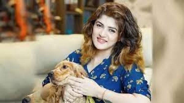 নিজেকে সিঙ্গেল দাবি শ্রাবন্তীর