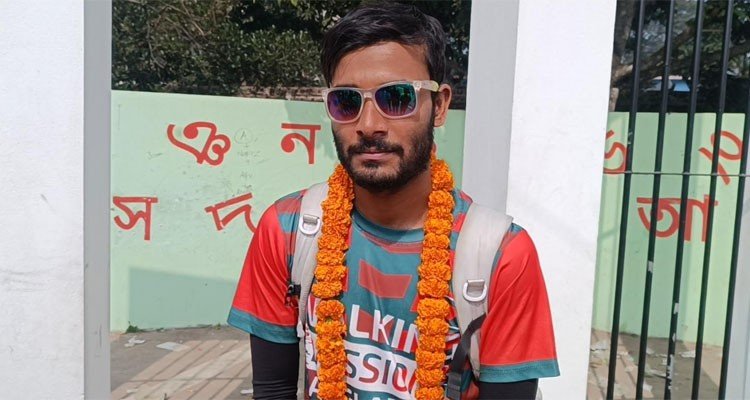 ৬৪ দিনে ৬৪ জেলা হেঁটে ভ্রমণ করে রেকর্ড গড়লেন ইউসুফ