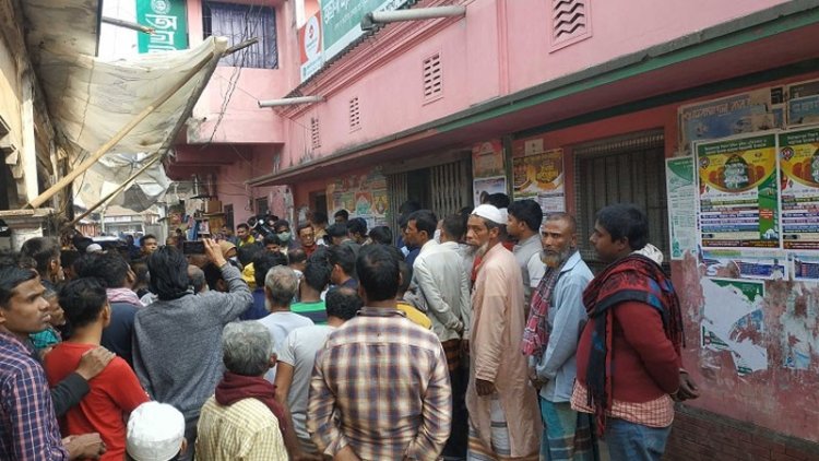 ব্যাংকের ভেতরে মিলল ২ আনসারের মরদেহ