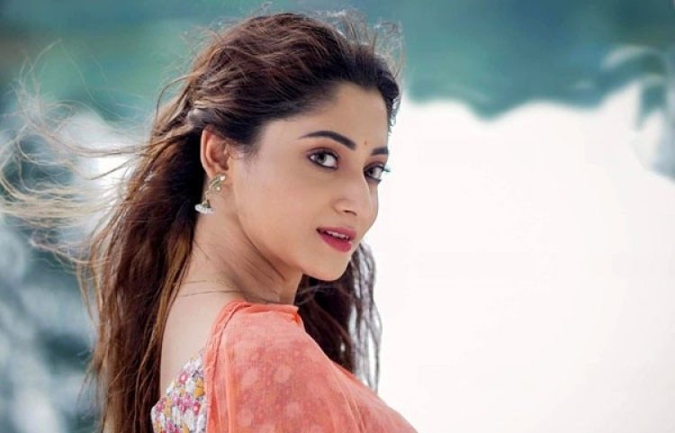 ধুমধাম করে বিয়ে