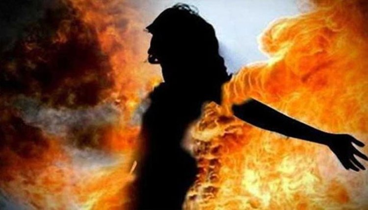 কুলিয়ারচরে কুপ্রস্তাবে রাজি না হওয়ায় পুড়িয়ে হত্যার চেষ্টা