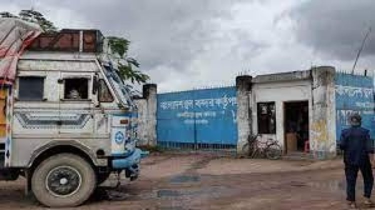 আখাউড়া স্থলবন্দর দিয়ে দুদিন আমদানি-রপ্তানি বন্ধ