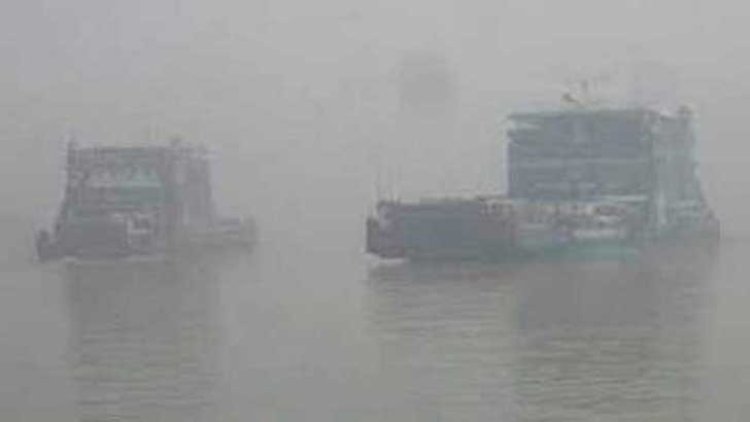 পাটুরিয়া-দৌলতদিয়া রুটে ফেরি চলাচল বন্ধ, মাঝনদীতে আটকা তিনটি