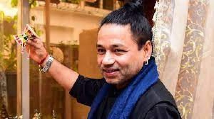 যে কারণে মঞ্চে আক্রমণের শিকার হলেন কৈলাশ
