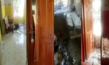 মাগুরায় স্বেচ্ছাসেবক দলের নেতাসহ ৩০ বাড়ি ভাঙচুর-লুটপাট, অগ্নিসংযোগ