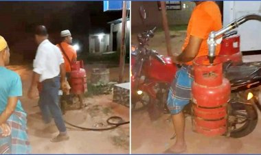 এলপিজি স্টেশনে সিলিন্ডারে রিফিল হচ্ছে রান্নার গ্যাস