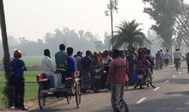 সড়কে পড়েছিল যুবকের মরদেহ, ৯৯৯-এ ফোন পেয়ে উদ্ধার