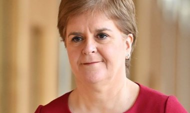 পদত্যাগের বিস্ময়কর ঘোষণা দিলেন নিকোলা স্টার্জেন