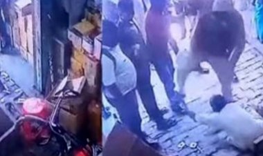 অটোচালককে পুলিশের বেধড়ক মারধরের ভিডিও ভাইরাল