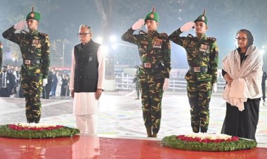 শহীদ মিনারে রাষ্ট্রপতি-প্রধানমন্ত্রীর শ্রদ্ধা