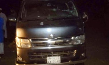 মাদক বিরোধী অভিযানে ডিবির গাড়ি ভাঙচুর, বাবা-ছেলে আটক