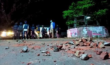 চবিতে ফুল দেওয়া নিয়ে ছাত্রলীগের দুই গ্রুপের সংঘর্ষ, আহত ২২