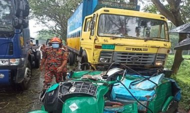 বাসচাপায় অটোরিকশার ৩ যাত্রী নিহত