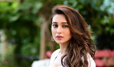 বিমান সংস্থাকে ক্ষমা চাইতে বললেন মিমি