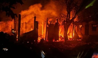 সোনারগাঁওয়ে ২ ভাইকে হত্যা : হত্যার সাথে জড়িতদের বাড়িতে আগুন