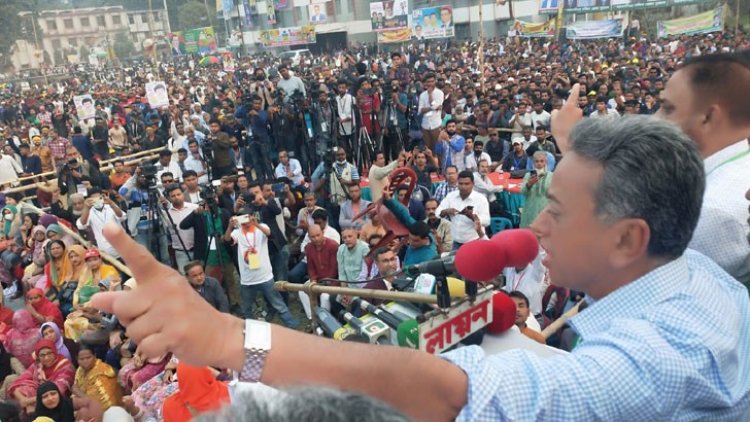 জনগণের বিরুদ্ধে অবস্থান নিয়ে টিকে থাকতে পারবেন না: আমীর খসরু