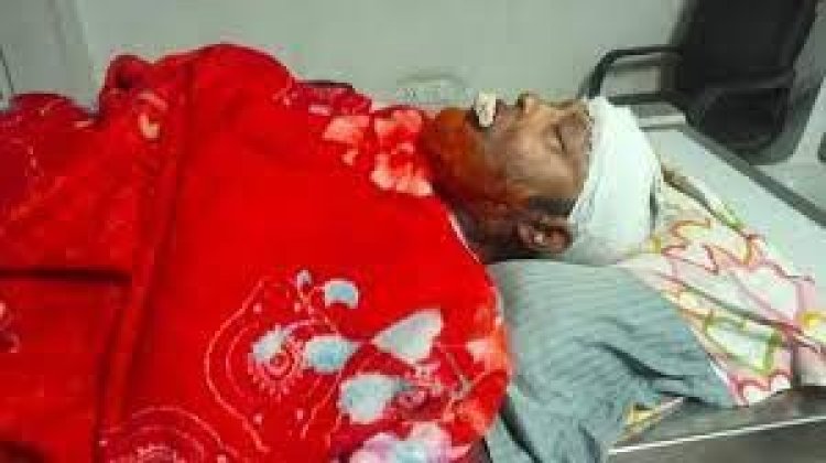 ব্যবসায়ীকে কুপিয়ে ৩ লাখ টাকা ছিনতাই